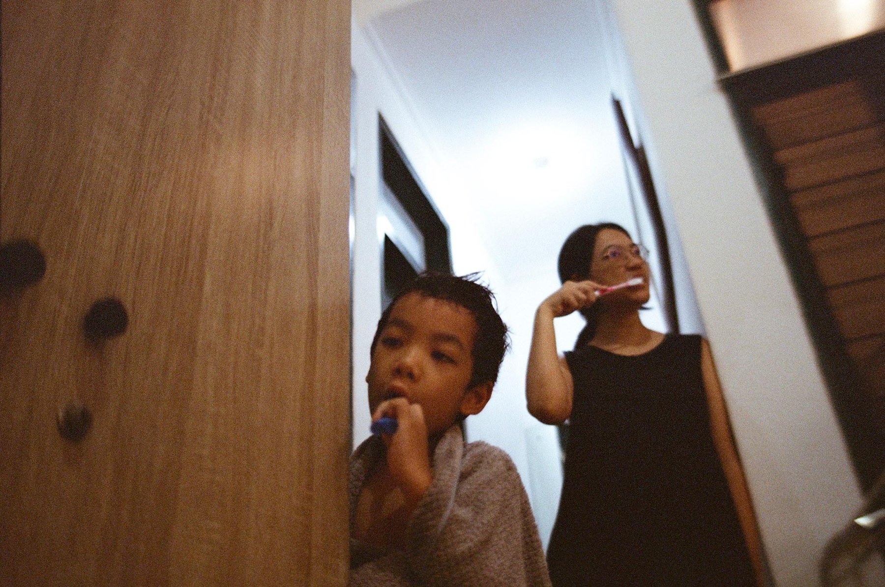 Rio dan mama sikat gigi