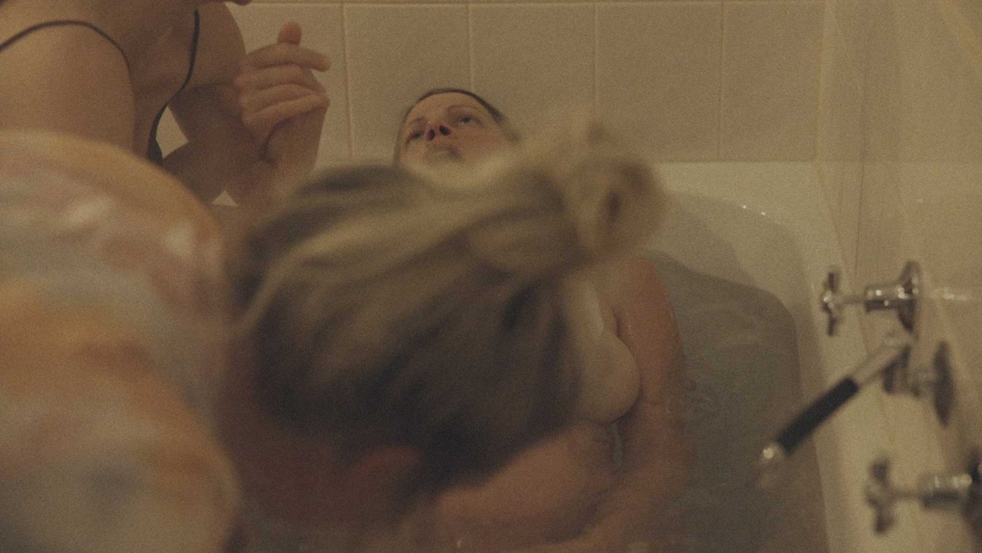 A water birth at home, from the documentary Love Birth Life